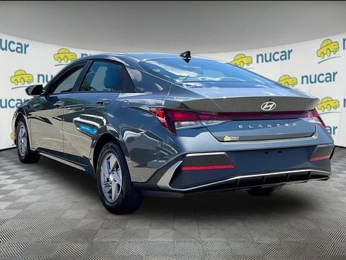 Used 2025 Hyundai Elantra SE FWD image 4