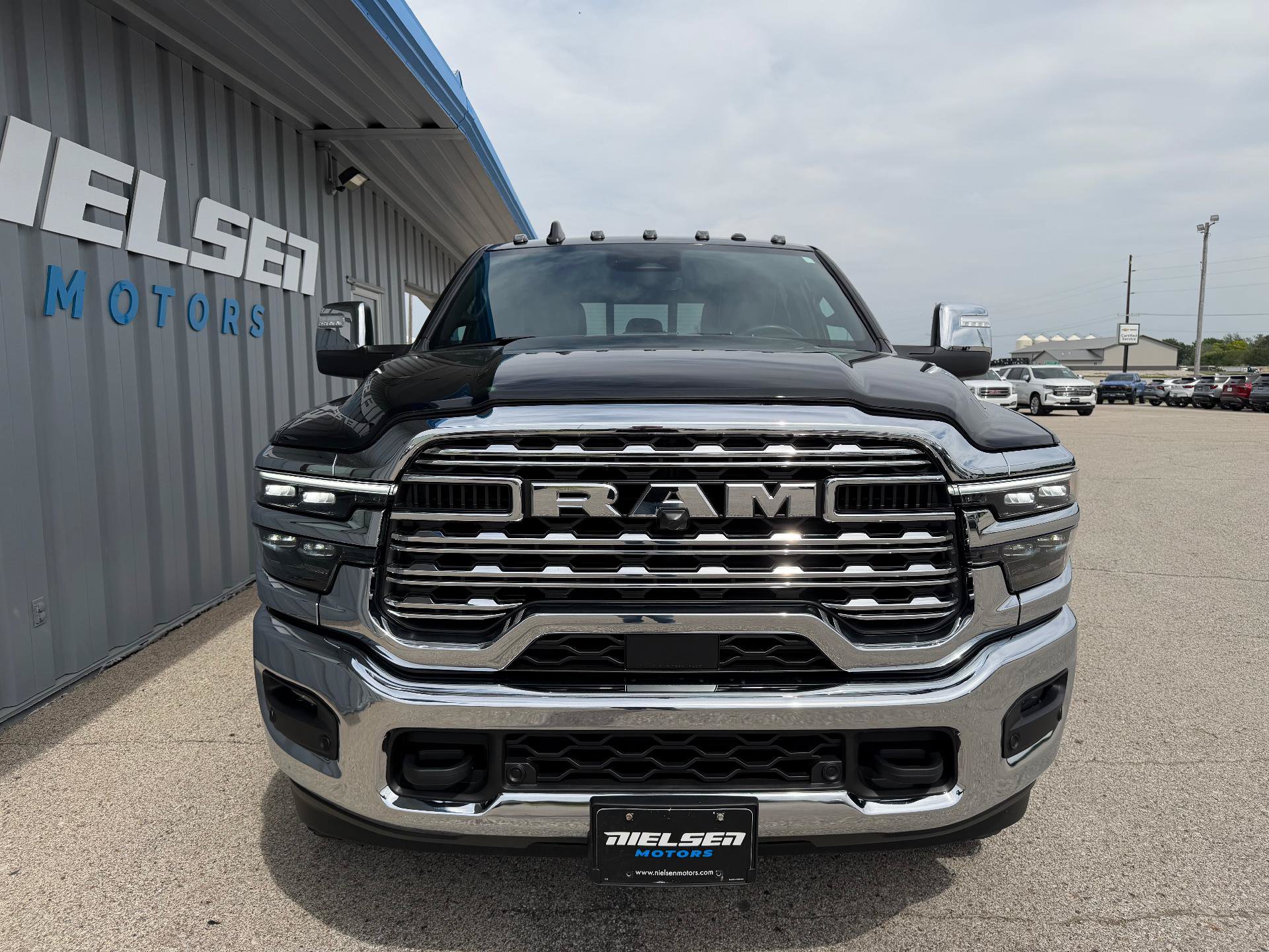 Used 2025 RAM 2500 Limited w/ Cold Weather Group AWD/4WD image 3