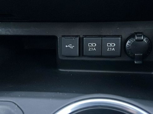 Used 2021 Toyota Highlander XLE image 27