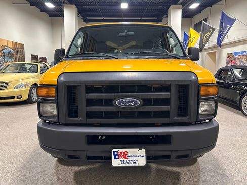 Used 2009 Ford E-150 and Econoline 150 Wagon image 2