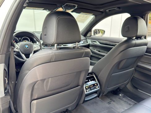 Used 2019 BMW 740i RWD image 39