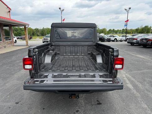 Used 2023 Jeep Gladiator Mojave w/ Cold Weather Group AWD/4WD image 6