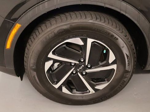 Used 2023 Kia Sportage LX image 5