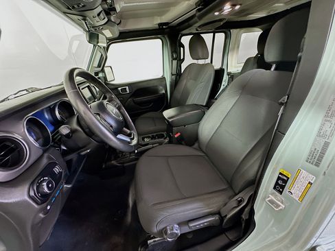 Used 2023 Jeep Wrangler Unlimited w/ Cold Weather Group image 13