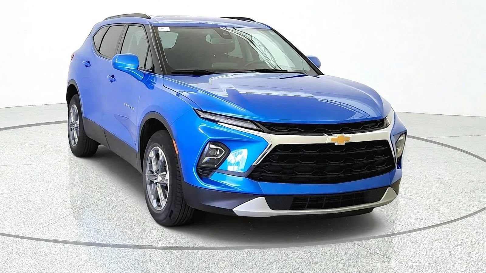 Used 2024 Chevrolet Blazer LT w/ Convenience Package FWD image 2
