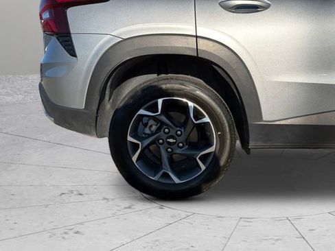 Certified 2025 Chevrolet Trax LT w/ Driver Confidence Package image 28