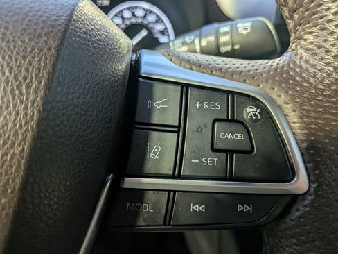 Certified 2023 Toyota Sienna Platinum image 16