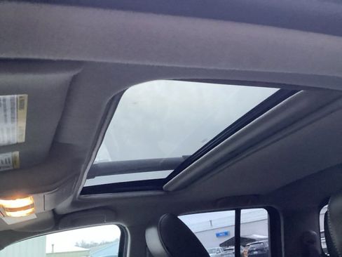 Used 2019 Nissan Frontier PRO-4X image 17