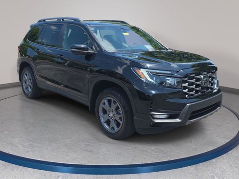 Used 2024 Honda Passport TrailSport image 3