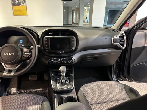 Used 2025 Kia Soul LX w/ LX Technology Package image 35