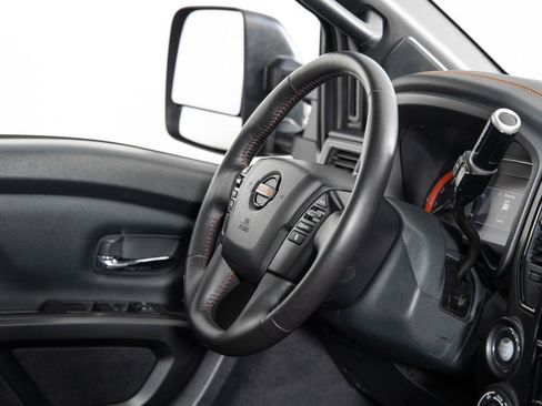 Used 2021 Nissan Titan PRO-4X w/ Pro-4x Convenience Package image 25