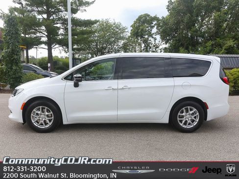New 2026 Chrysler Voyager LX image 3