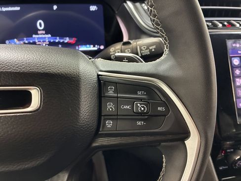 Used 2025 Jeep Grand Cherokee Altitude AWD/4WD image 28