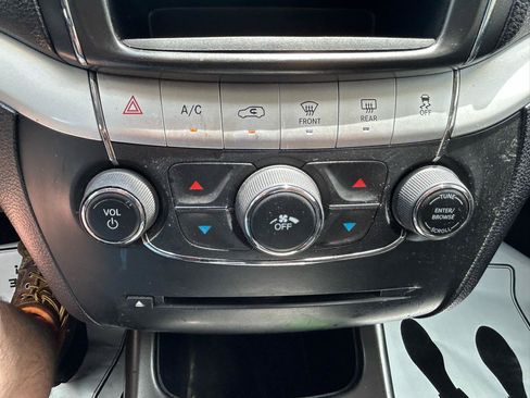 Used 2018 Dodge Journey SE w/ Connectivity Group FWD image 23