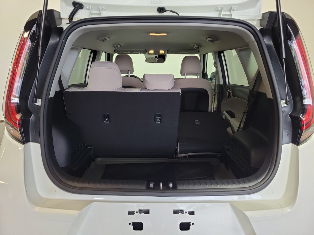 Used 2023 Kia Soul LX FWD image 28