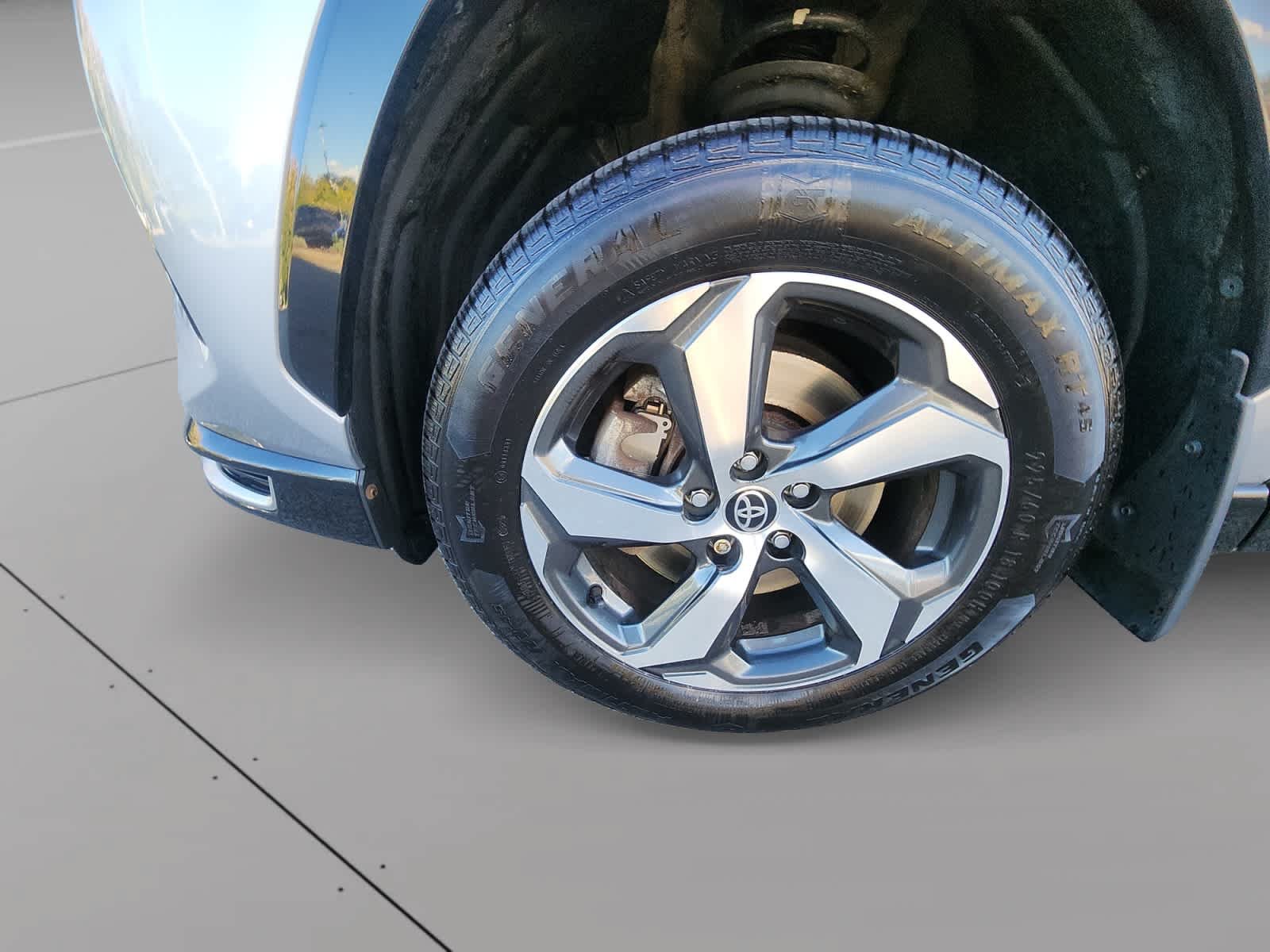 Used 2022 Toyota RAV4 SE w/ Weather & Moonroof Package AWD/4WD image 19