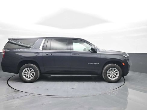 Used 2024 Chevrolet Suburban LT image 9