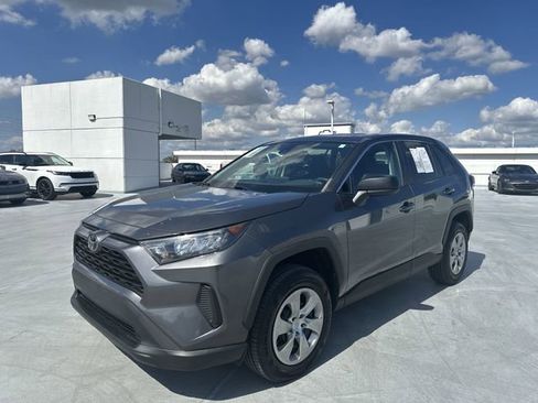 Used 2022 Toyota RAV4 LE image 19