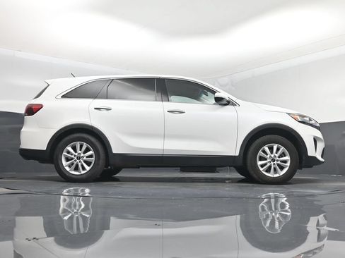 Used 2020 Kia Sorento FWD V6 image 16