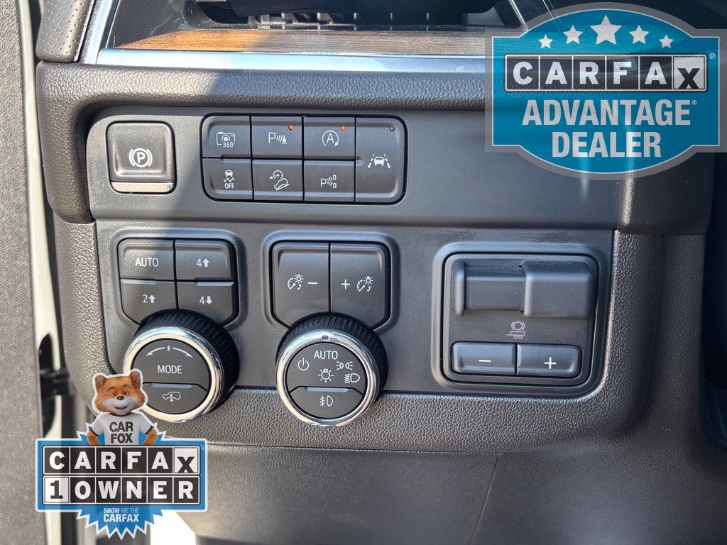 Used 2025 Chevrolet Suburban High Country AWD/4WD image 17