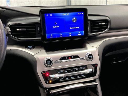 Certified 2022 Ford Explorer XLT w/ Equipment Group 202A image 6