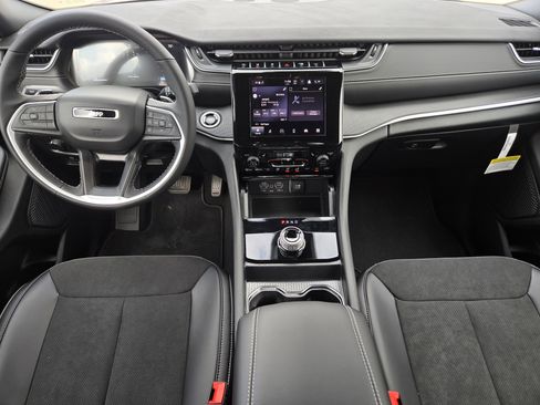 New 2025 Jeep Grand Cherokee L Altitude image 17