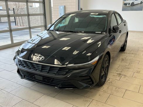 New 2026 Hyundai Elantra SEL Sport Premium image 2