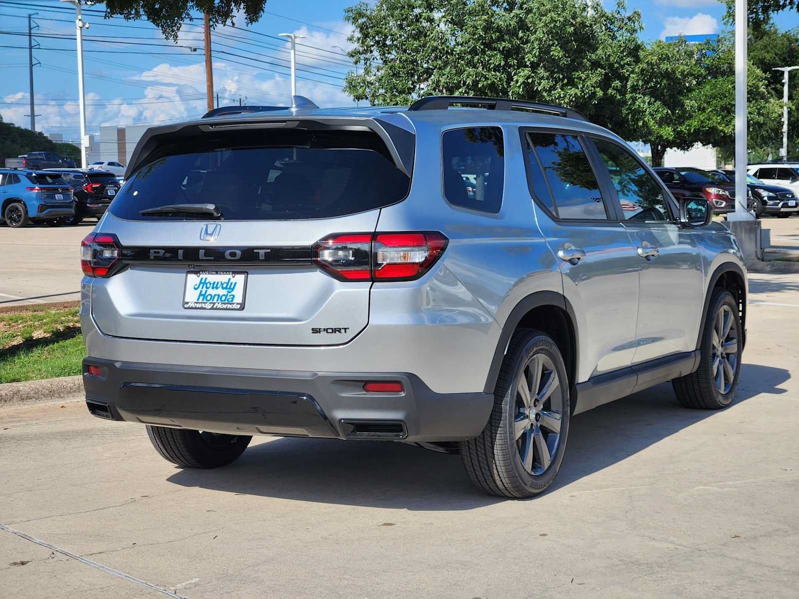 New 2026 Honda Pilot Sport image 4