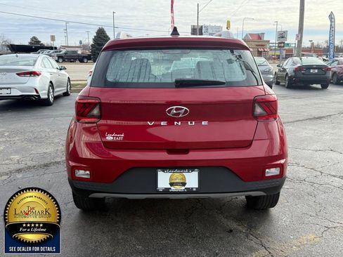 Used 2022 Hyundai Venue SEL w/ Cargo Package image 6