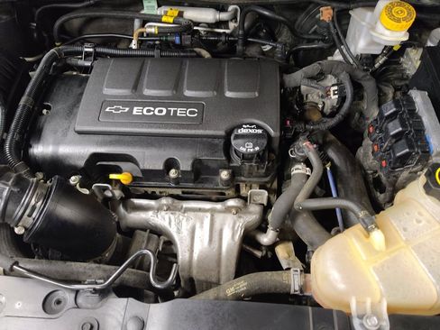 Used 2020 Chevrolet Sonic LT FWD image 30