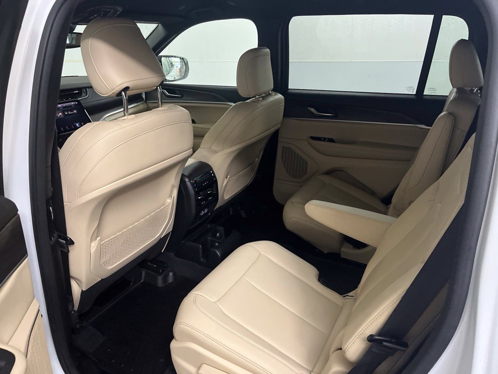 Used 2024 Jeep Grand Cherokee L Limited AWD/4WD image 25
