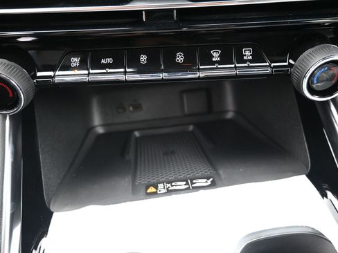 New 2026 Chevrolet Traverse LT w/ Sun and Wheel Package FWD image 16