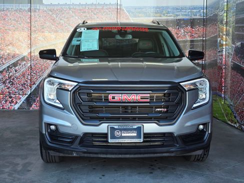 Used 2023 GMC Terrain AT4 image 3