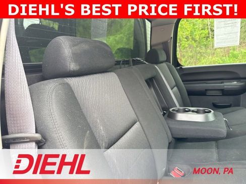 Used 2011 Chevrolet Silverado 2500 LT w/ Interior Plus Package AWD/4WD image 12