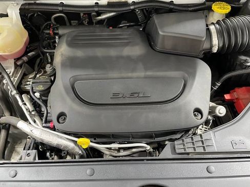 Used 2019 Chrysler Pacifica Touring Plus w/ S Appearance Package FWD image 24