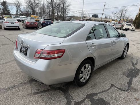 Used 2011 Toyota Camry LE w/ Fleet Convenience Pkg image 9