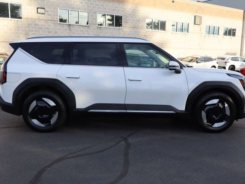 Certified 2024 Kia EV9 Wind AWD/4WD image 2