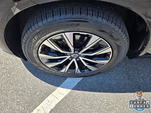 Used 2024 Volvo XC60 B5 Plus AWD/4WD image 14