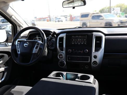 Used 2017 Nissan Titan SV AWD/4WD image 8