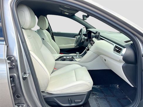 Used 2025 Genesis G70 2.5T RWD image 28