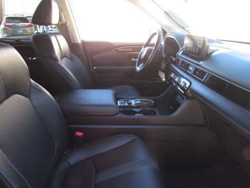 Certified 2025 Honda Pilot EX-L image 8