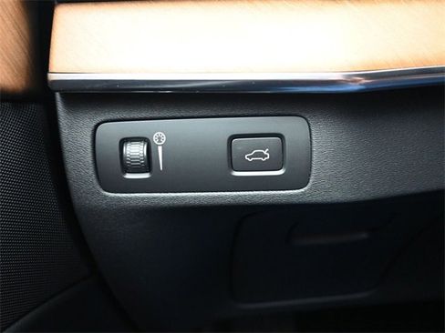 Used 2022 Volvo XC90 T6 Momentum w/ Advanced Package image 28