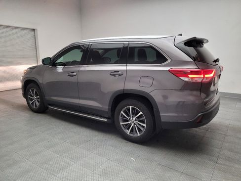 Used 2019 Toyota Highlander XLE image 3