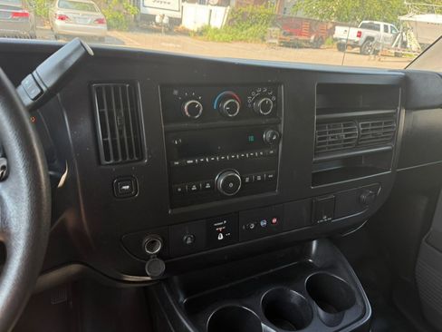 Used 2018 Chevrolet Express 3500 w/ Chrome Appearance Package RWD image 16