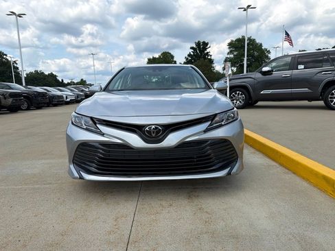 Used 2019 Toyota Camry LE FWD image 3