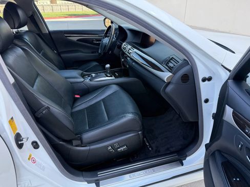 Used 2013 Lexus LS 460 w/ Comfort Pkg RWD image 18