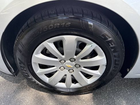 Used 2011 Chevrolet Cruze LS FWD image 25