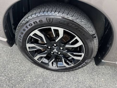 Used 2018 Mitsubishi Outlander SEL AWD/4WD image 25