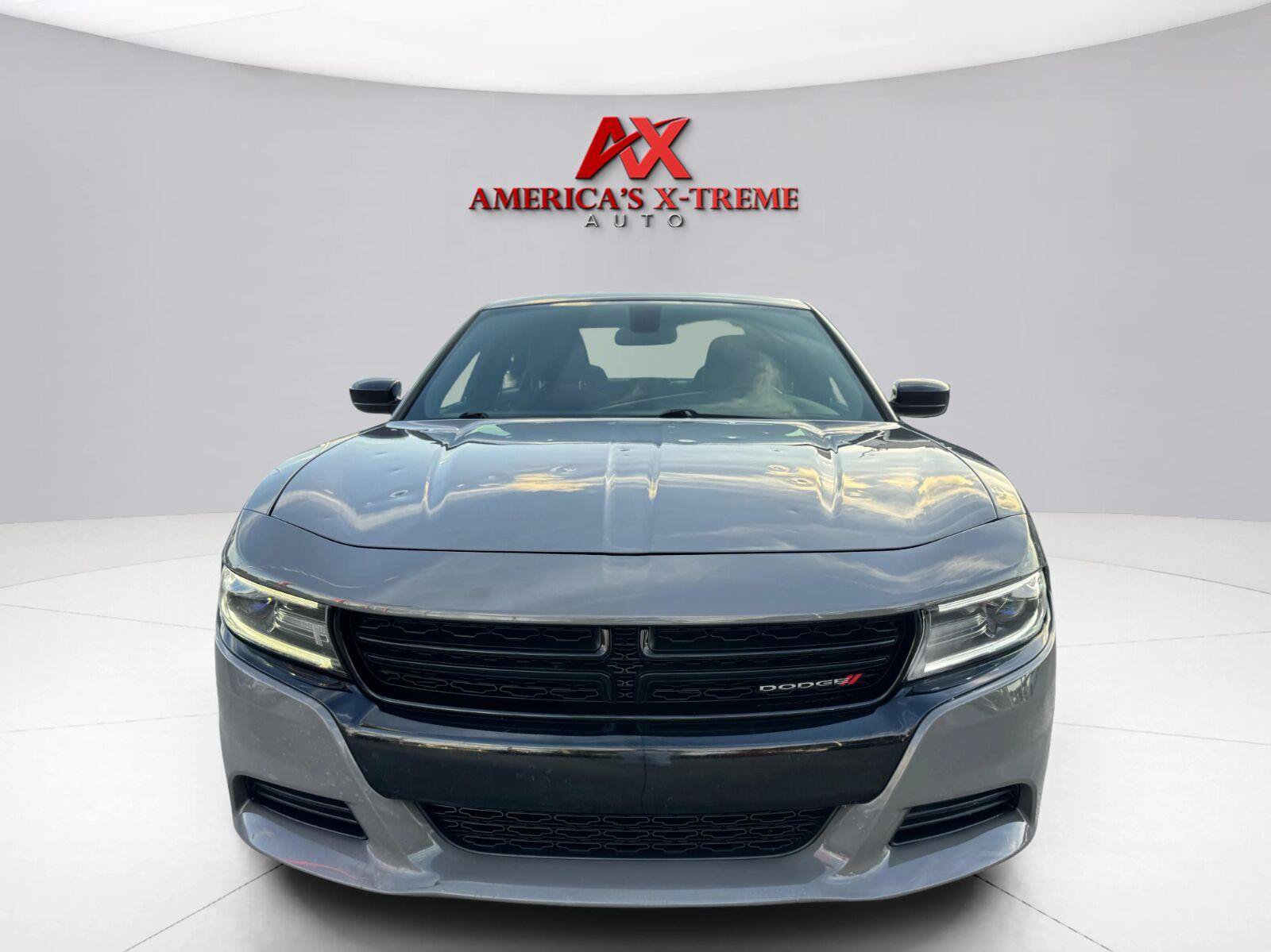 Used 2018 Dodge Charger SXT w/ Blacktop Package RWD image 9