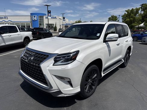 Used 2023 Lexus GX 460 Premium w/ Accessory Package AWD/4WD image 2